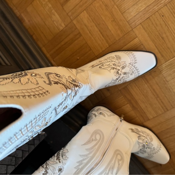 Embroidered White Rhinestone Embellished Boutique Cowboy Boots - Picture 2 of 8